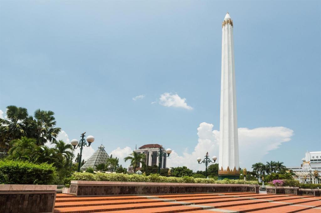 Grand Sumatera Hotel Surabaya Exterior foto