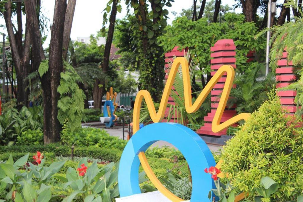 Grand Sumatera Hotel Surabaya Exterior foto