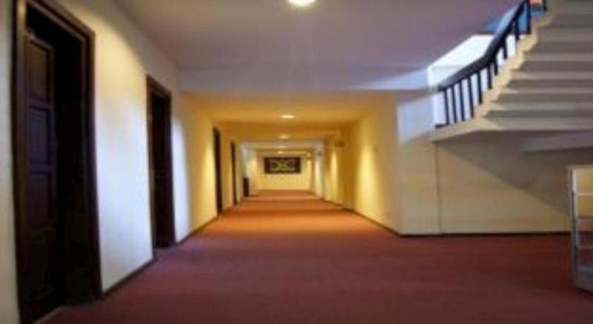 Grand Sumatera Hotel Surabaya Exterior foto