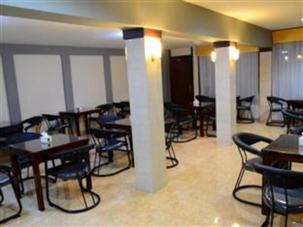 Grand Sumatera Hotel Surabaya Exterior foto