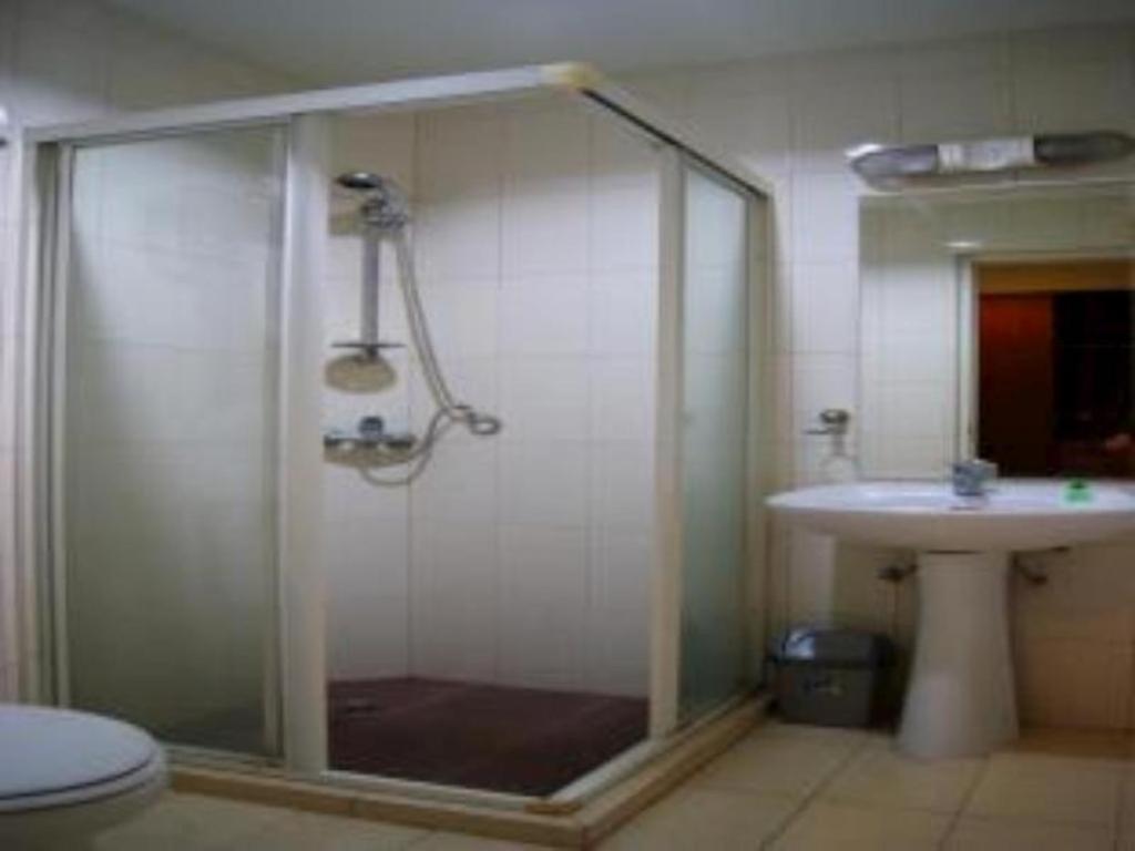 Grand Sumatera Hotel Surabaya Exterior foto