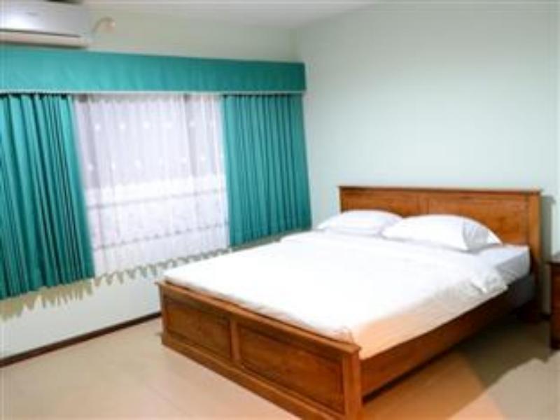 Grand Sumatera Hotel Surabaya Exterior foto
