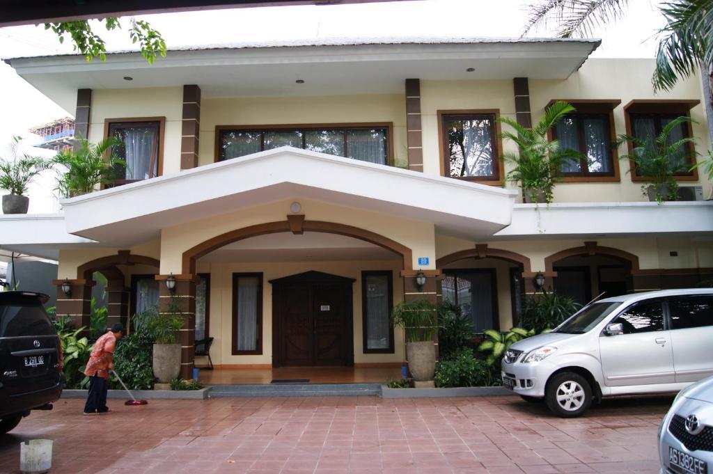 Grand Sumatera Hotel Surabaya Exterior foto