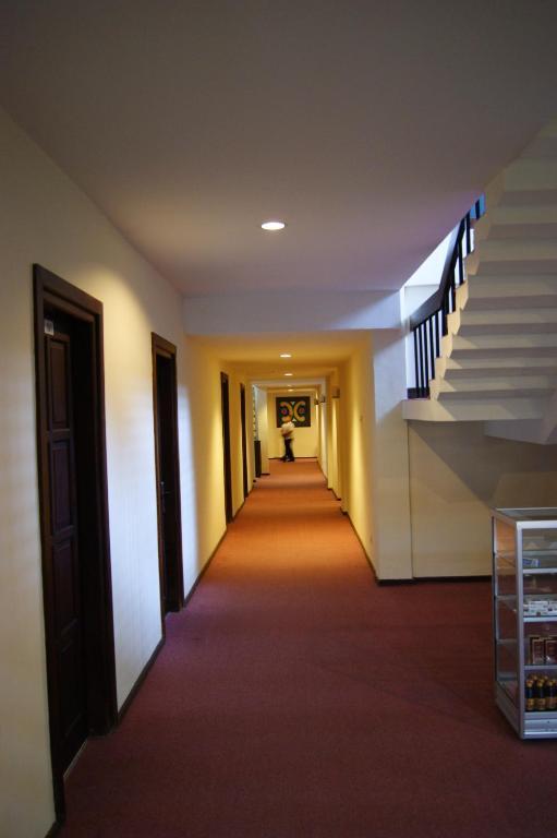Grand Sumatera Hotel Surabaya Exterior foto