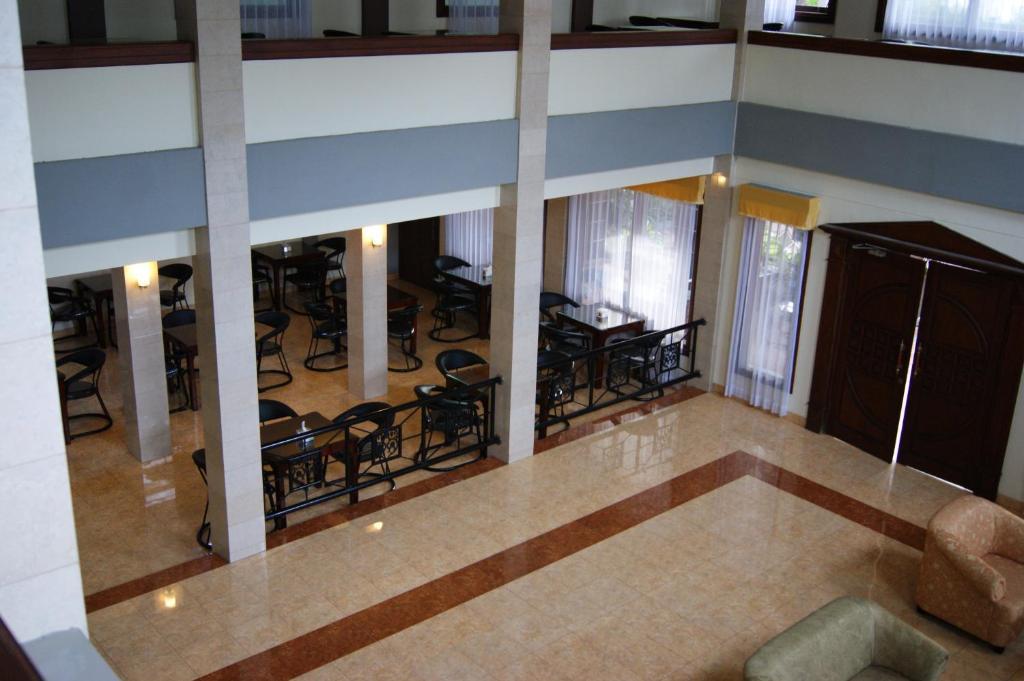 Grand Sumatera Hotel Surabaya Exterior foto