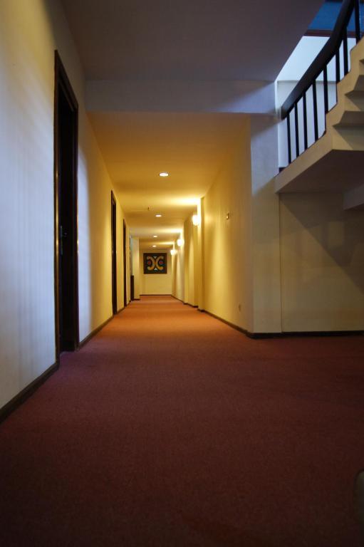 Grand Sumatera Hotel Surabaya Exterior foto