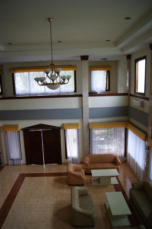 Grand Sumatera Hotel Surabaya Exterior foto