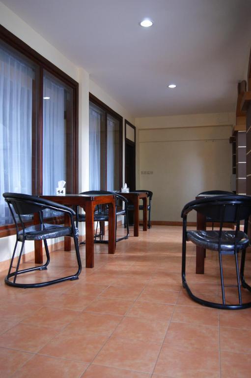Grand Sumatera Hotel Surabaya Exterior foto
