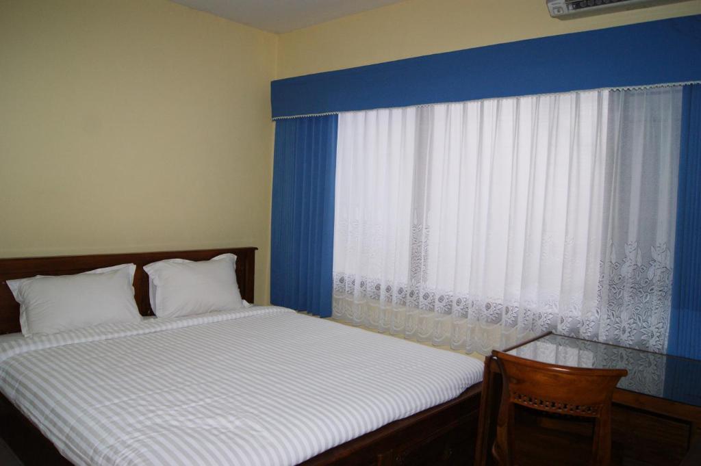 Grand Sumatera Hotel Surabaya Exterior foto