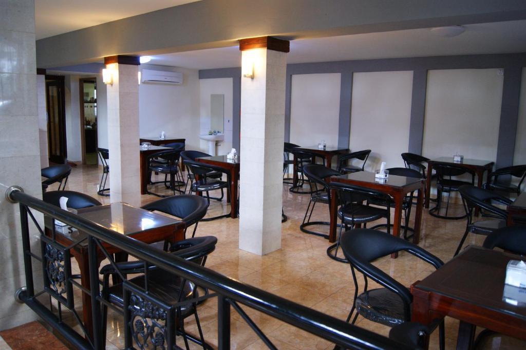 Grand Sumatera Hotel Surabaya Exterior foto